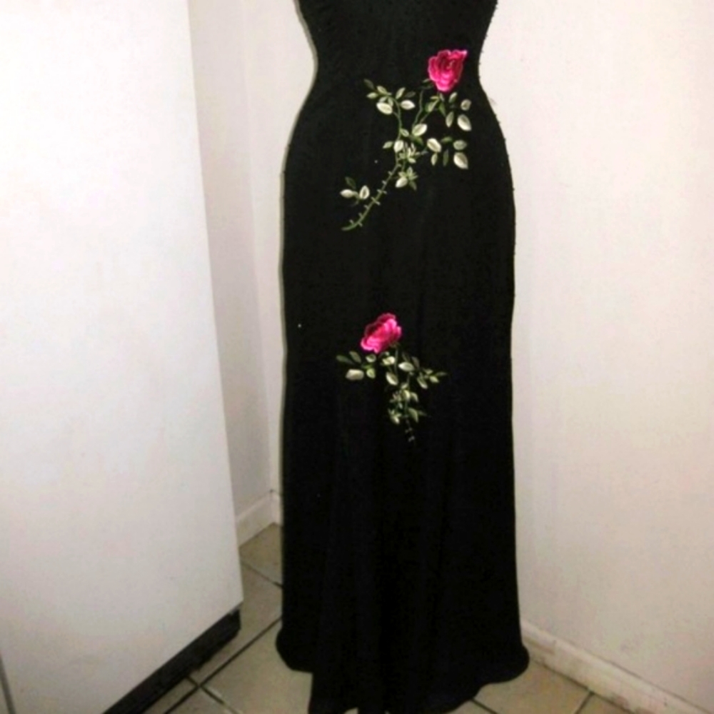 ⚘️Beaded/Embroidered formal dress⚘️